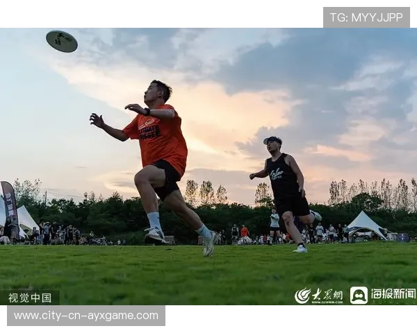 腰旗橄榄球：拔旗代替冲撞的美式入门，什么是腰旗橄榄球运动